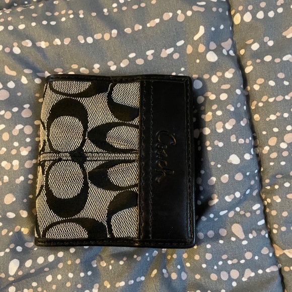 Purses - Picture 7 of 9